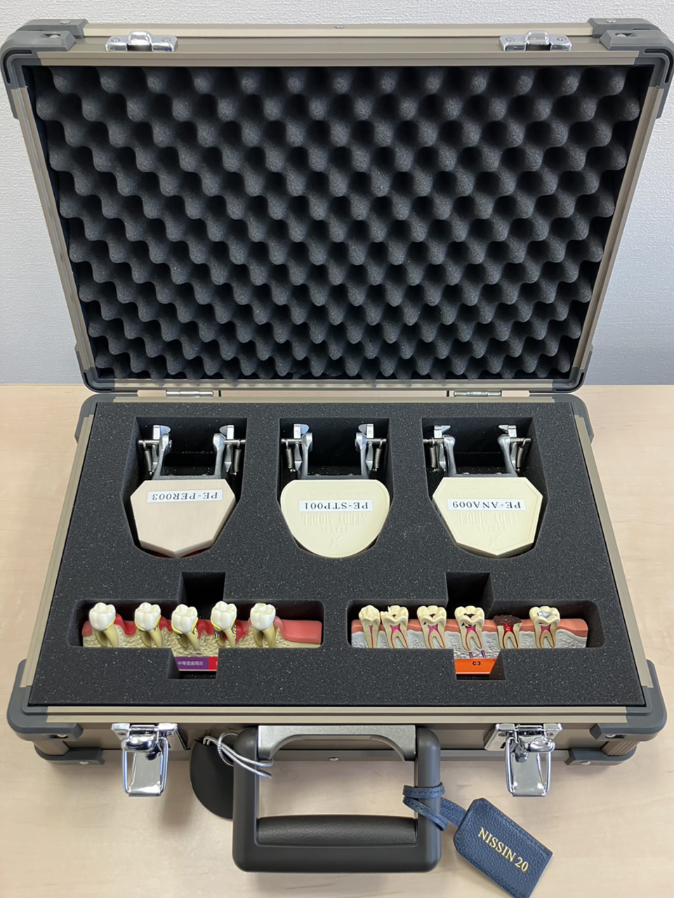 いれもん通信253号~患者説明用模型用アルミケース~